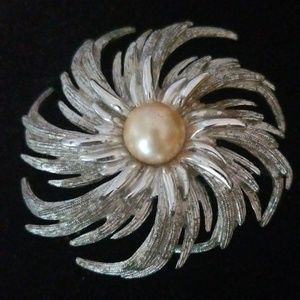 Vintage silver & pearl brooch